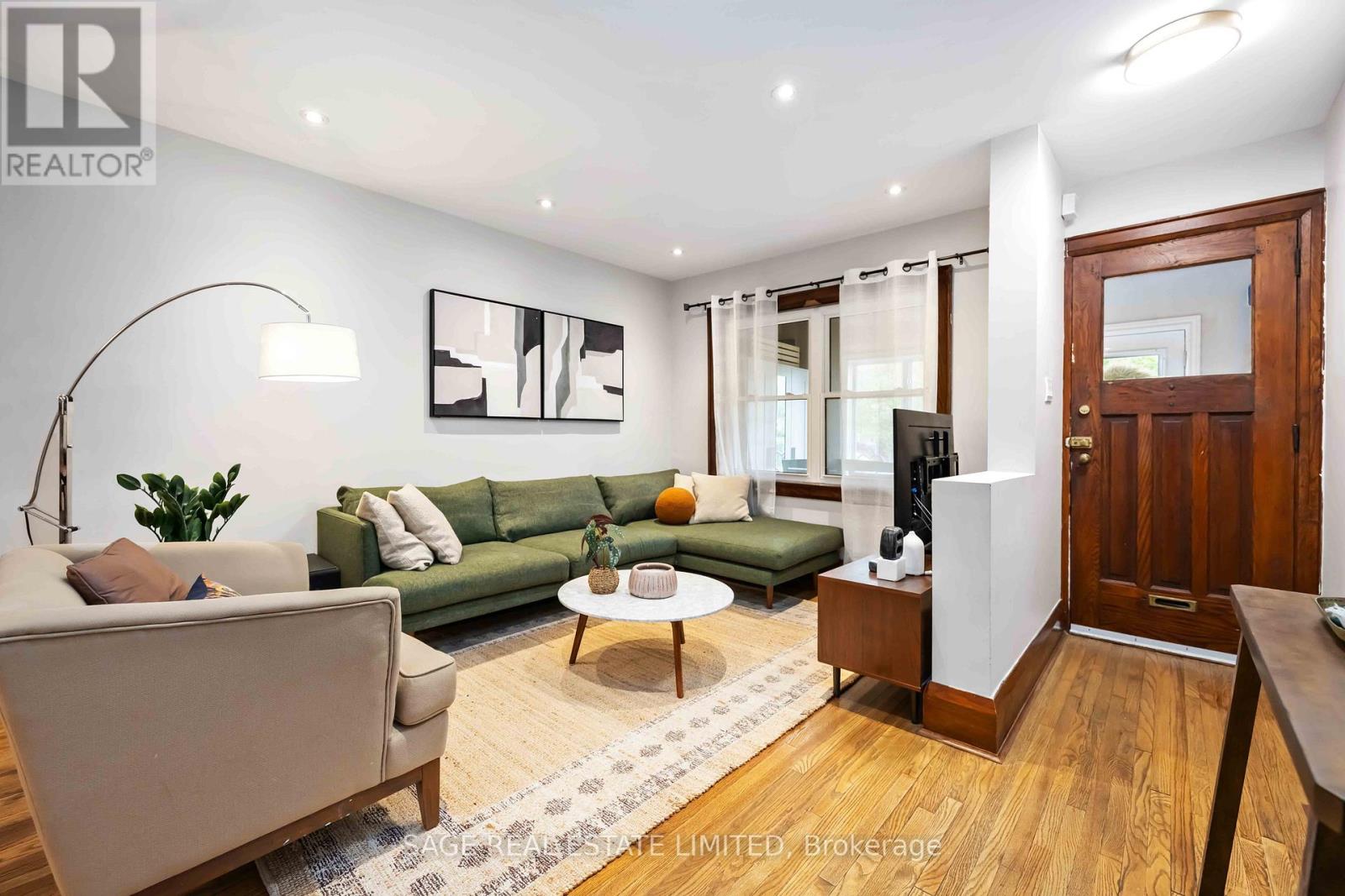 MLS® listing #29134650 for sale located at 552 VICTORIA PARK AVENUE