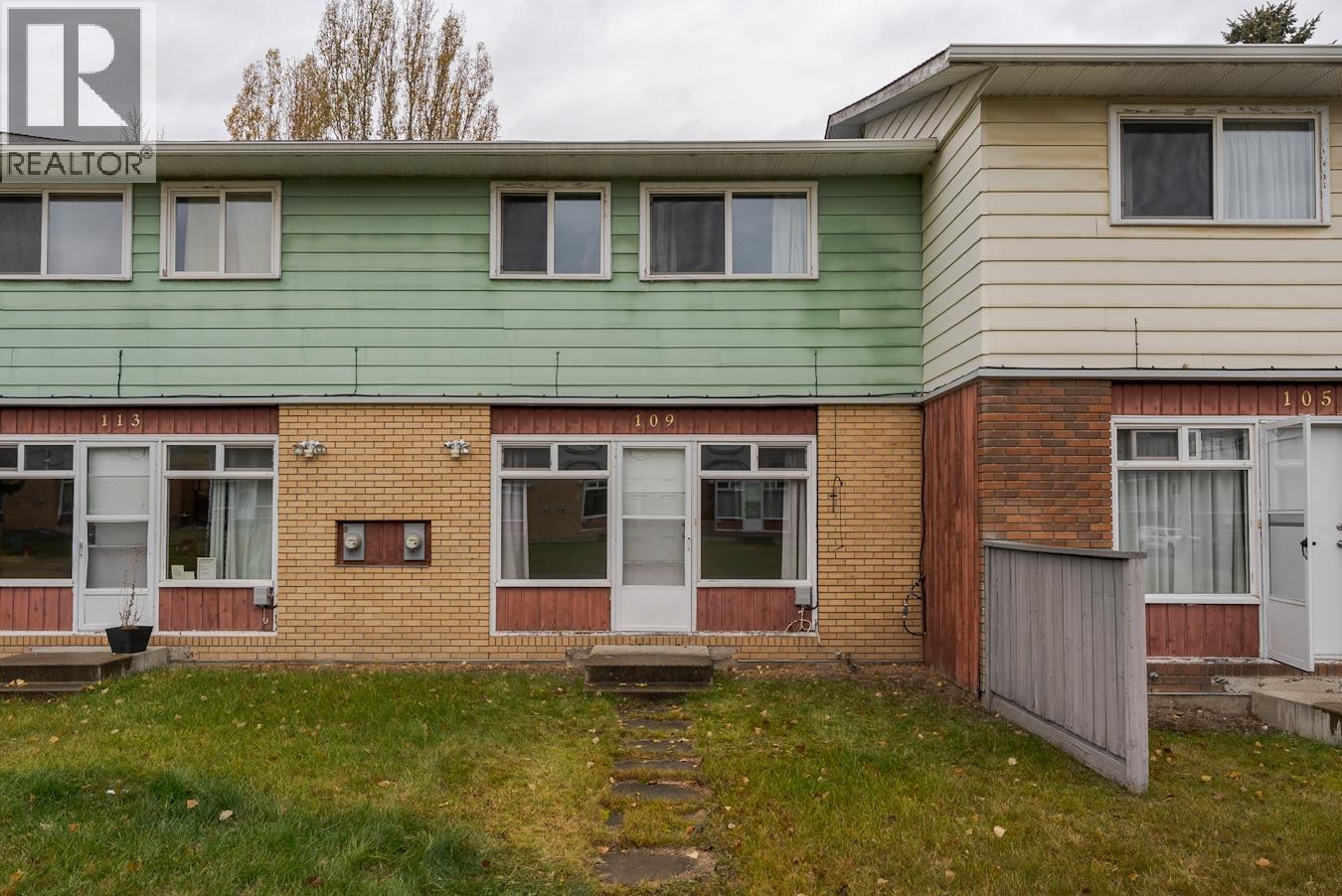 MLS® listing #29137308 for sale located at 4045 1ST AVENUE