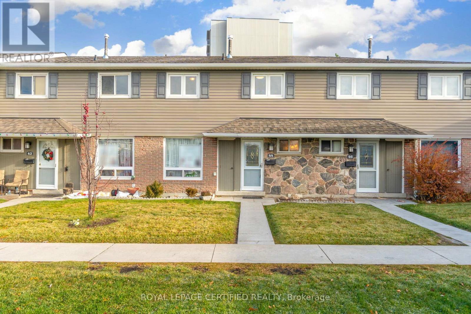 MLS® listing #29137844 for sale located at 44 VILLAGE COURT