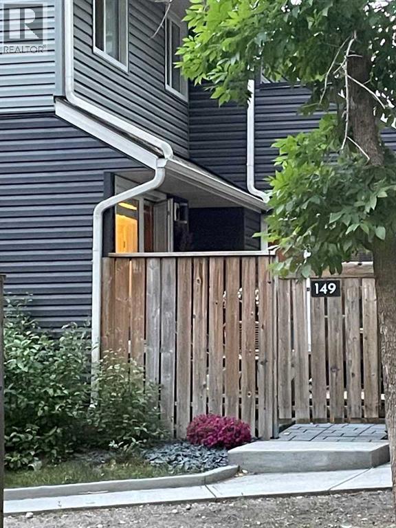 MLS® listing #29137933 for sale located at 149, 66 Glamis Green SW