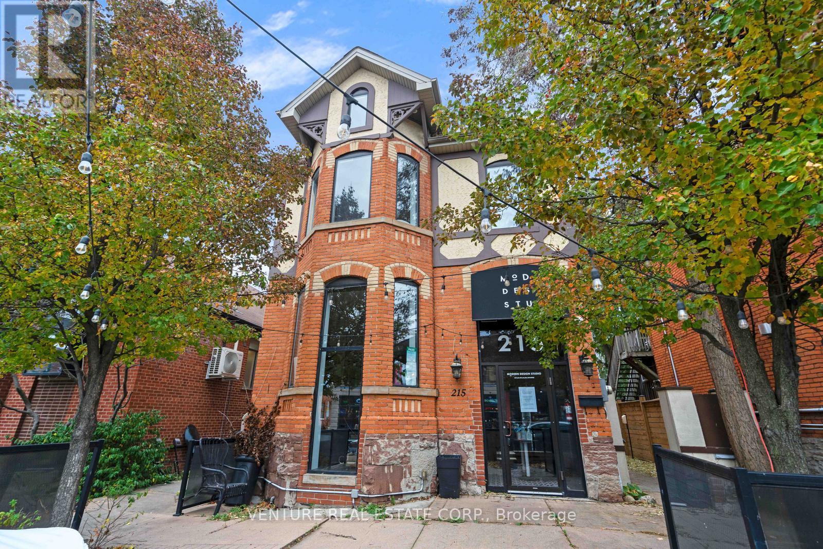MLS® listing #29137976 for sale located at 215 LOCKE STREET S