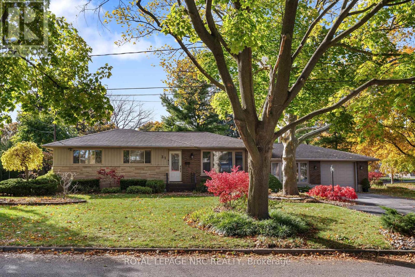 MLS® listing #29137989 for sale located at 31 ST LAWRENCE DRIVE