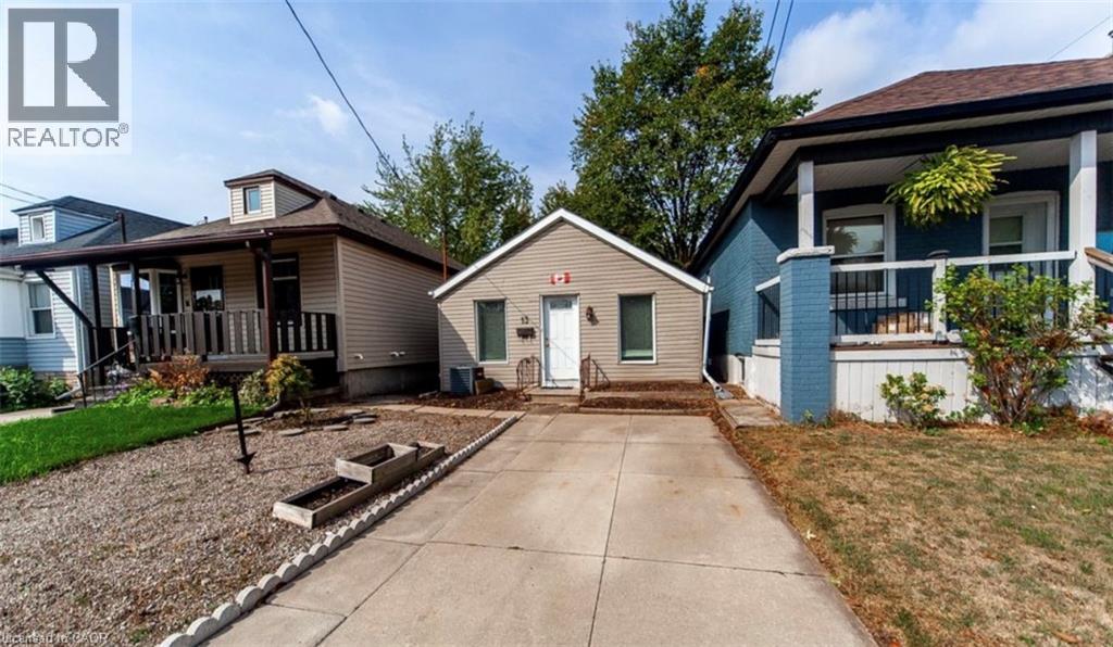 MLS® listing #29138107 for sale located at 13 ROBINS Avenue