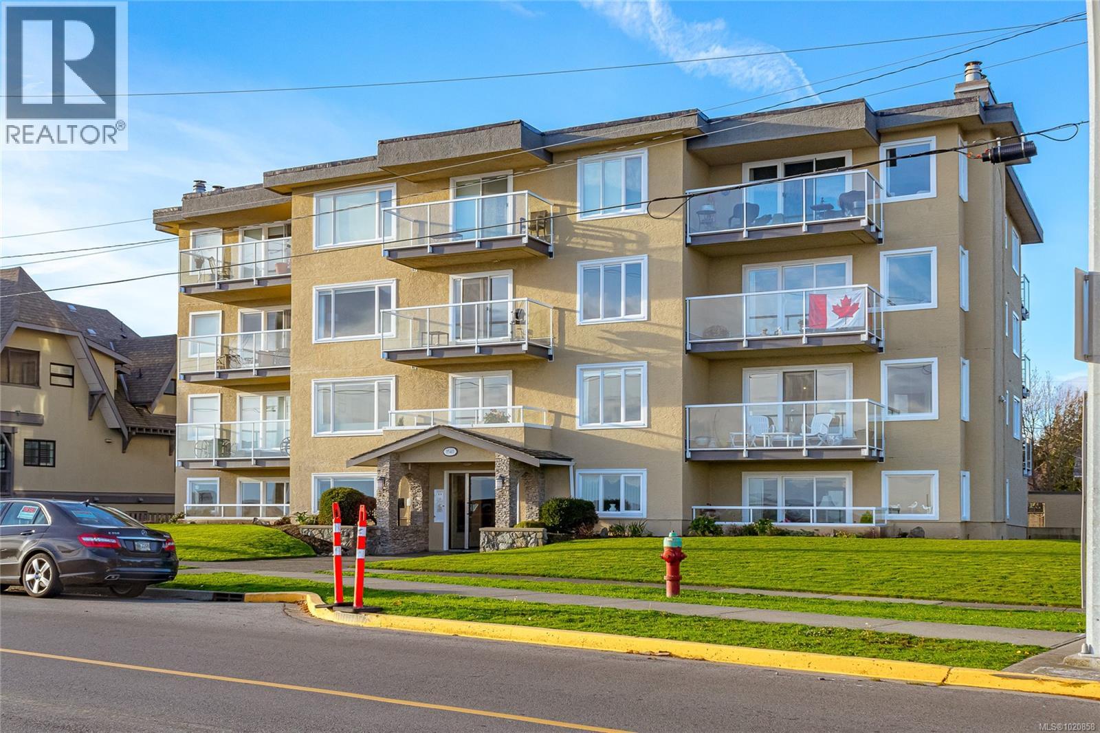 MLS® listing #29138374 for sale located at 101 1540 Dallas Rd