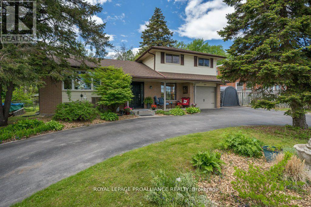 MLS® listing #29138513 for sale located at 44 SIDNEY STREET