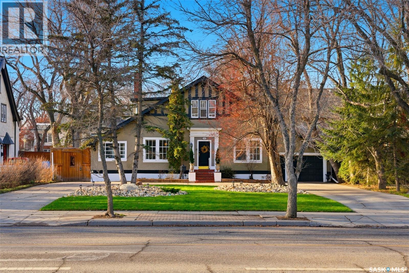 MLS® listing #29138619 for sale located at 3002 ALBERT STREET