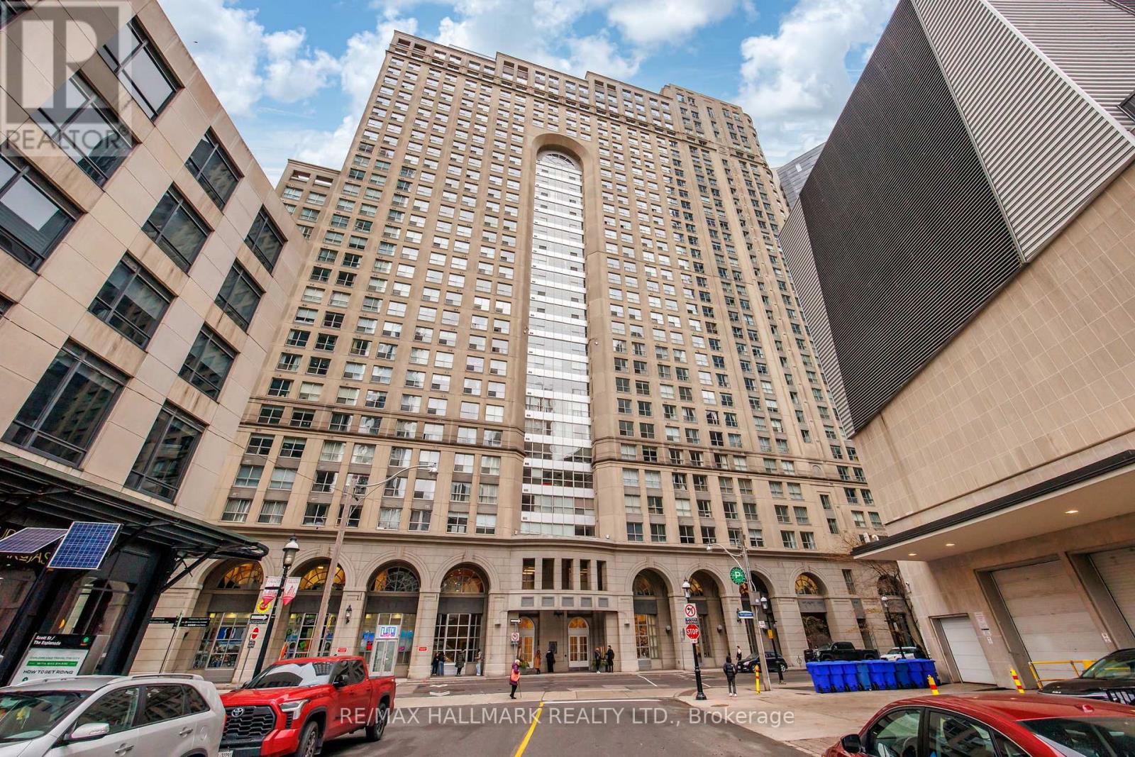 MLS® listing #29141528 for sale located at 3205 - 25 THE ESPLANADE