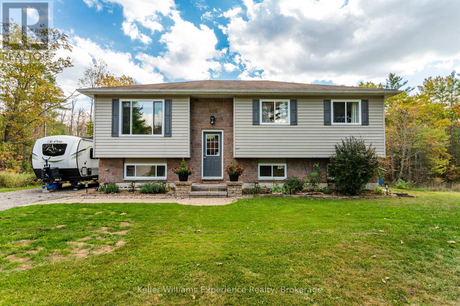 MLS® listing #29141838 for sale located at 2891 BRADY DRIVE