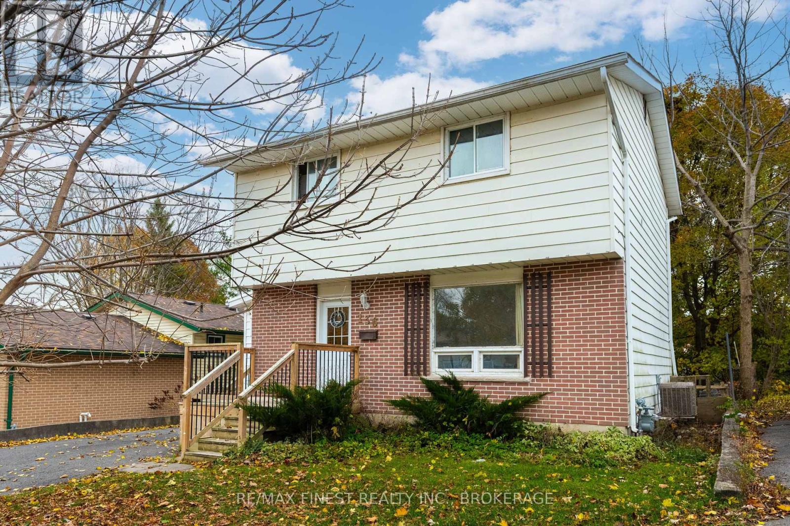 MLS® listing #29141939 for sale located at 136 CALDERWOOD DRIVE