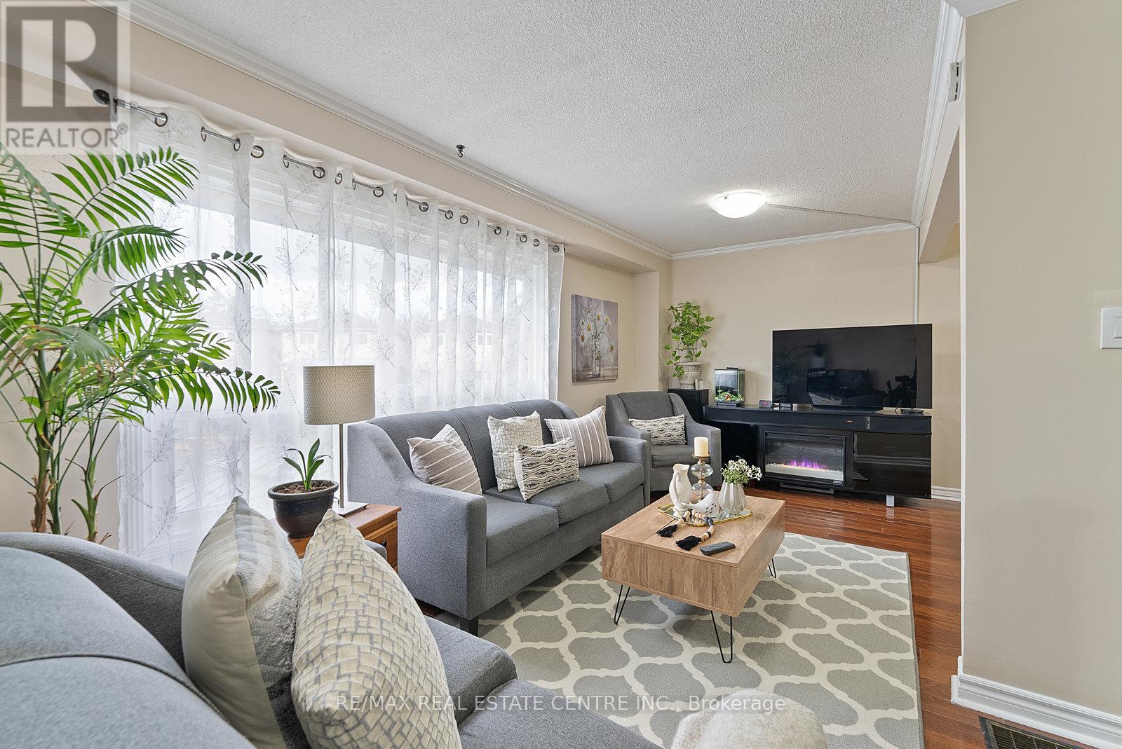 MLS® listing #29142329 for sale located at 20 ASHTON CRESCENT