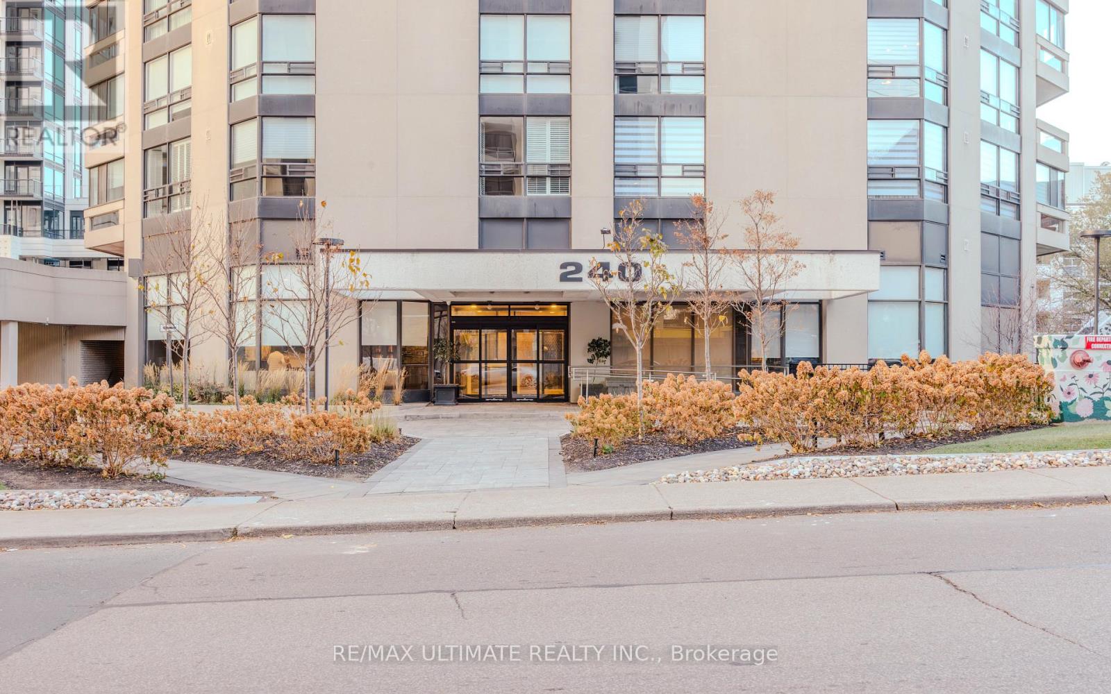MLS® listing #29143728 for sale located at 201 - 240 HEATH STREET W