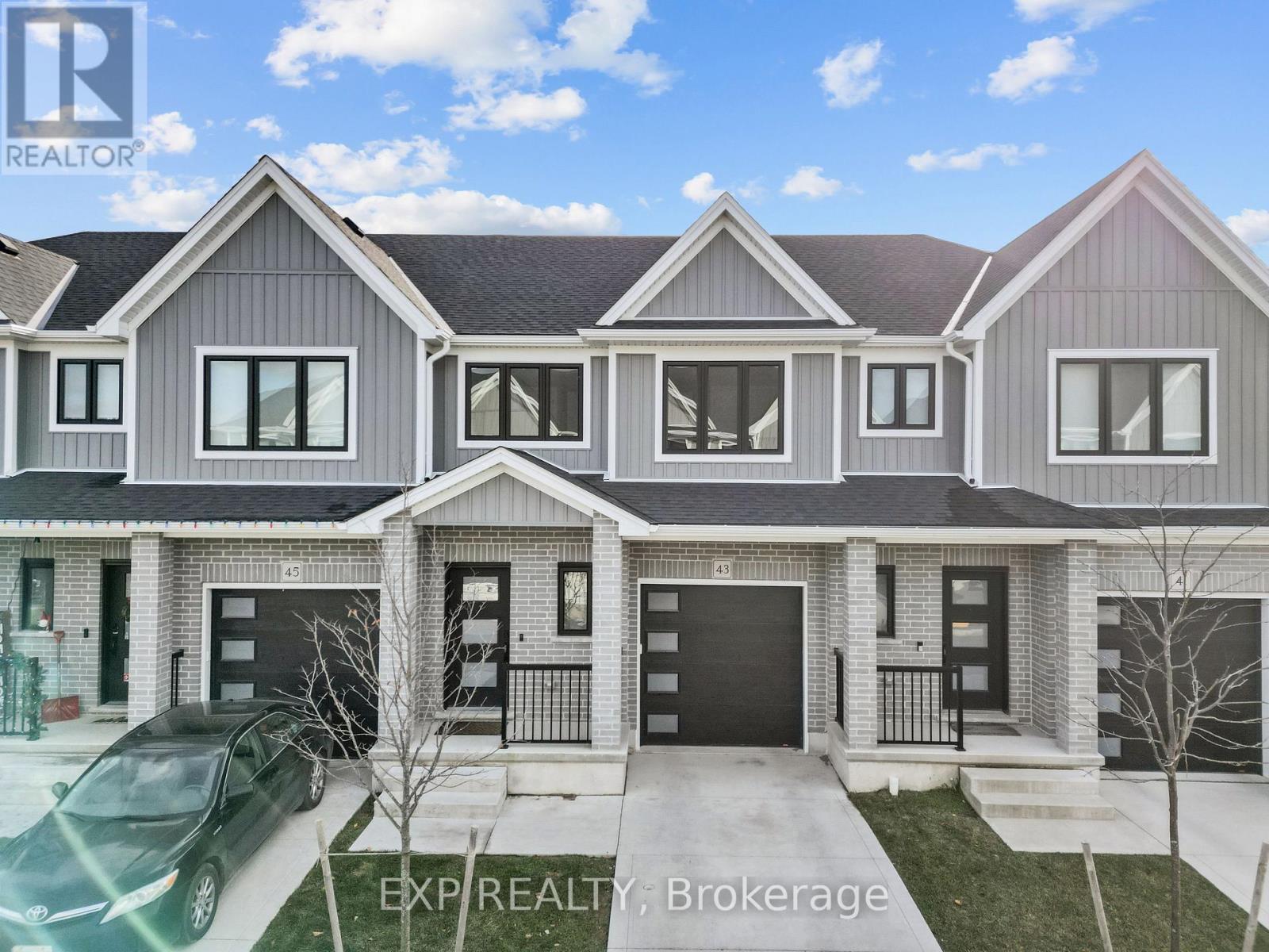 MLS® listing #29144884 for sale located at 43 - 17 NICHOLSON STREET