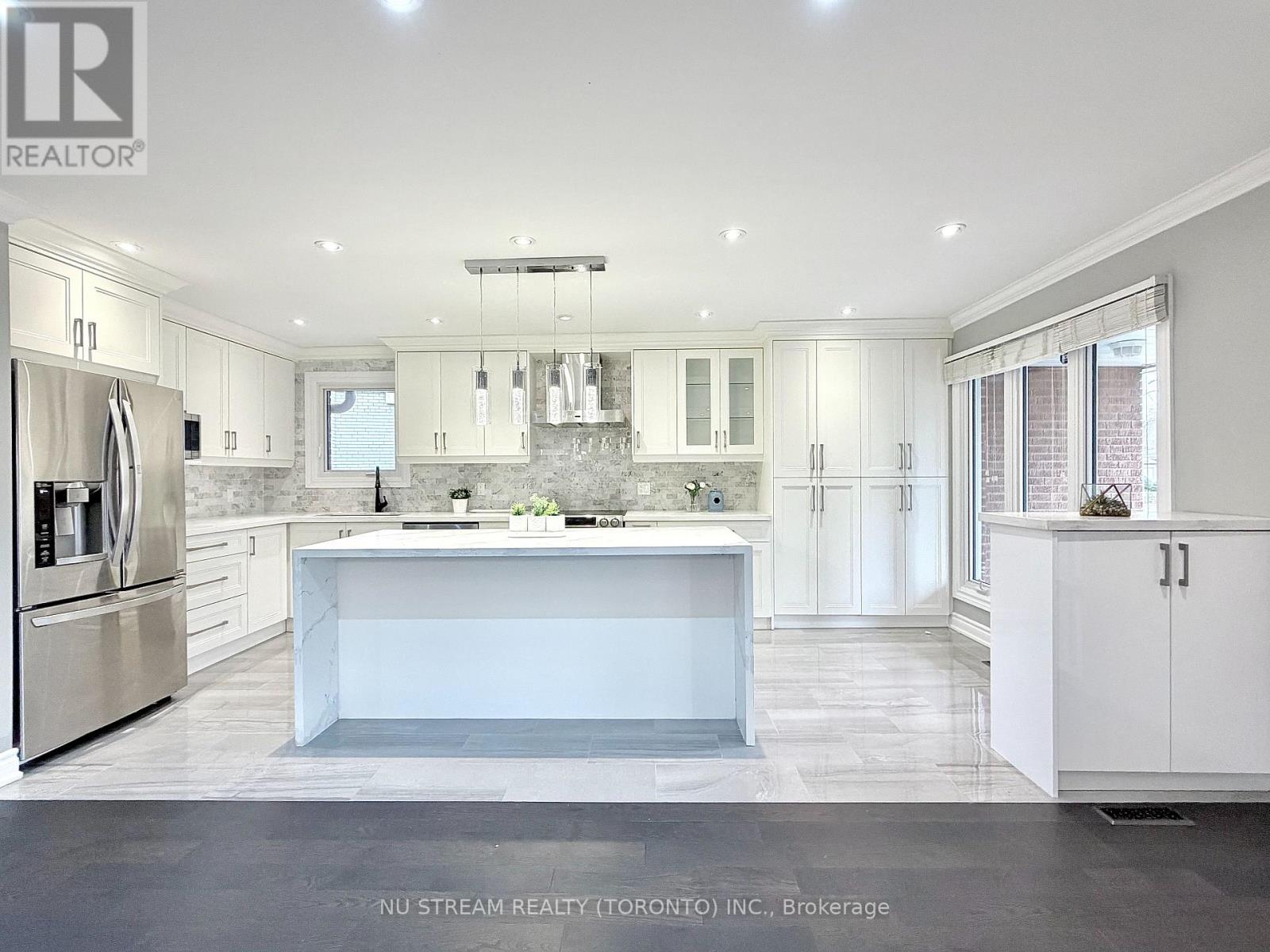 MLS® listing #29144971 for sale located at 3 MOSEDALE CRESCENT