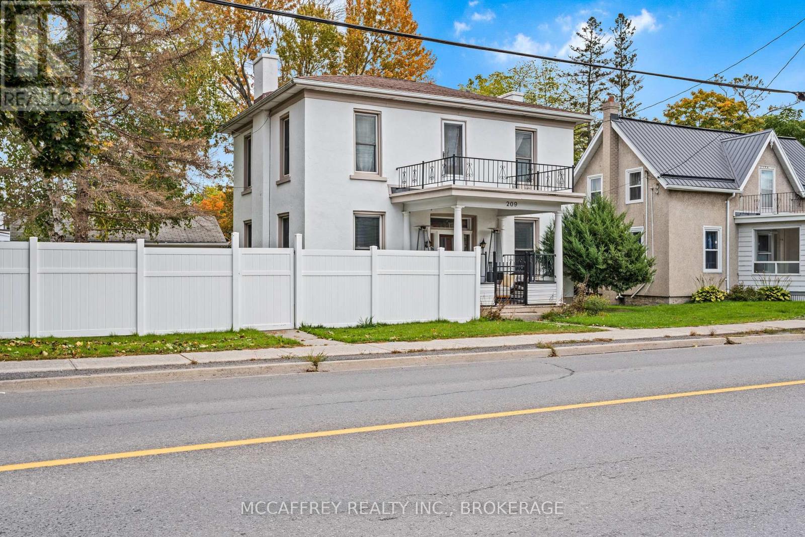 MLS® listing #29145133 for sale located at 209 CENTRE STREET N