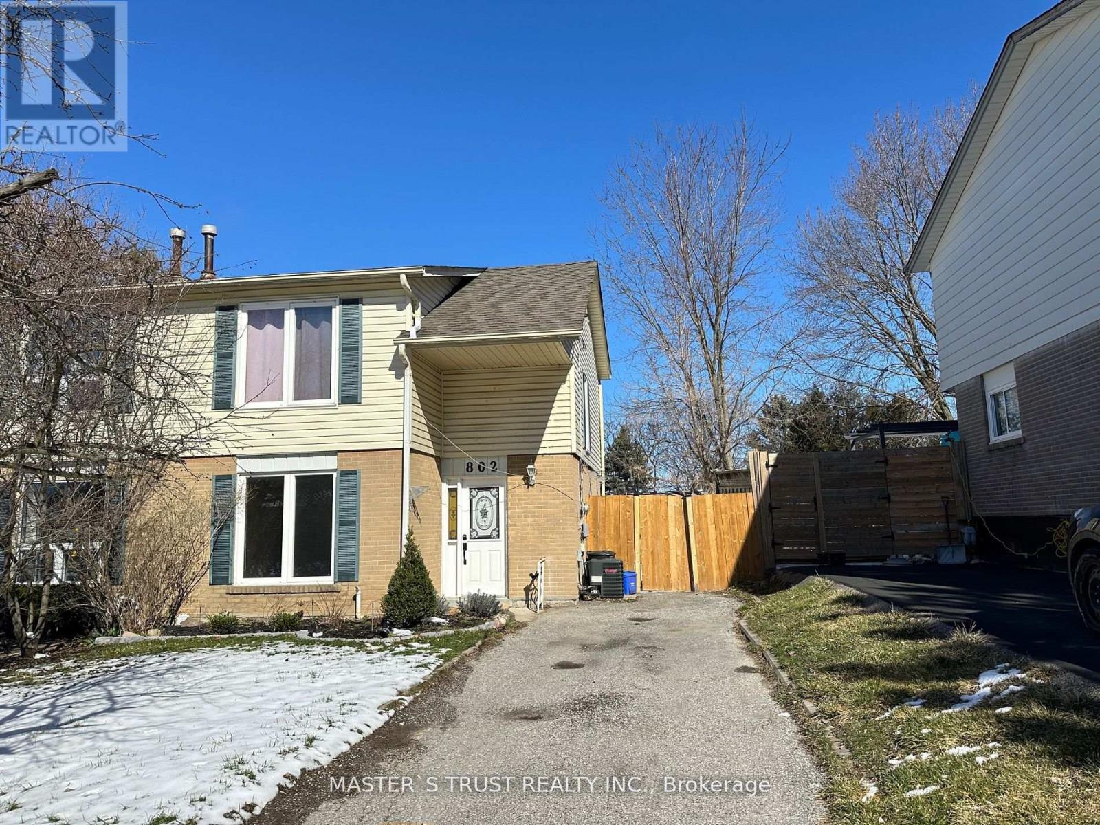 MLS® listing #29148347 for sale located at 802 GREENFIELD CRESCENT