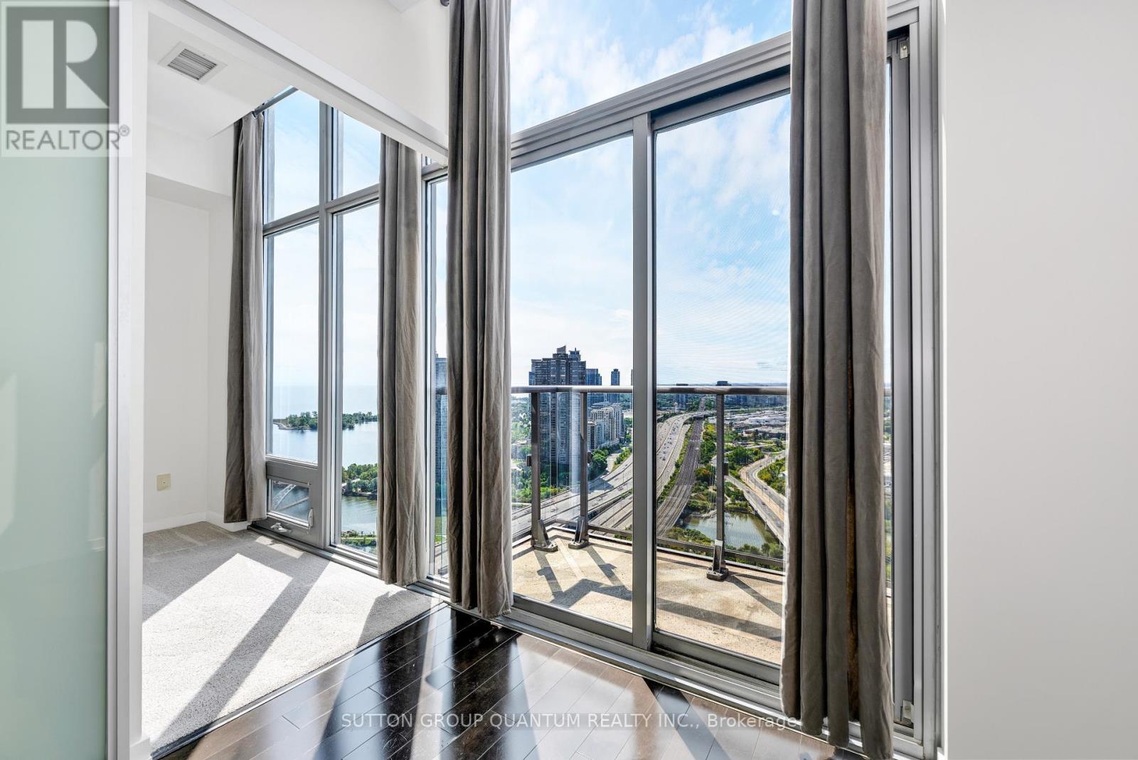 MLS® listing #29148355 for sale located at 3509 - 105 THE QUEENSWAY