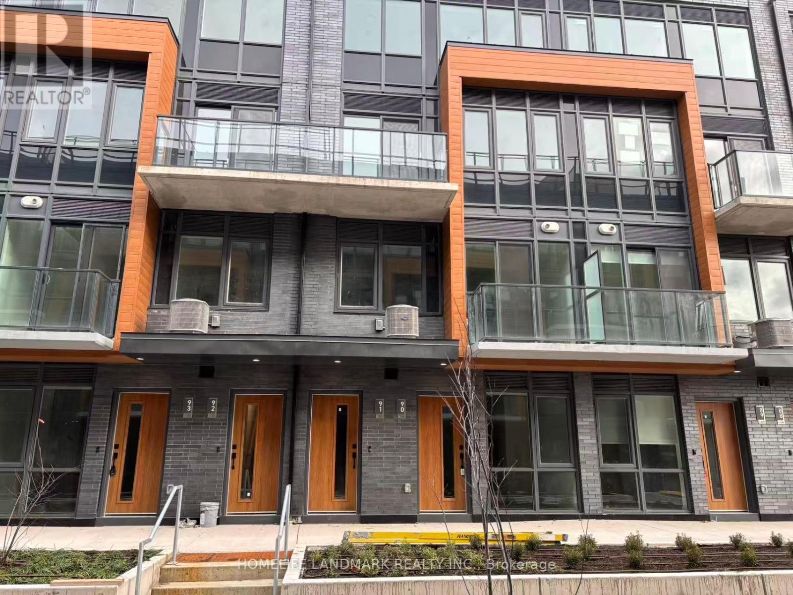 MLS® listing #29148396 for sale located at 90 - 71 CURLEW DRIVE