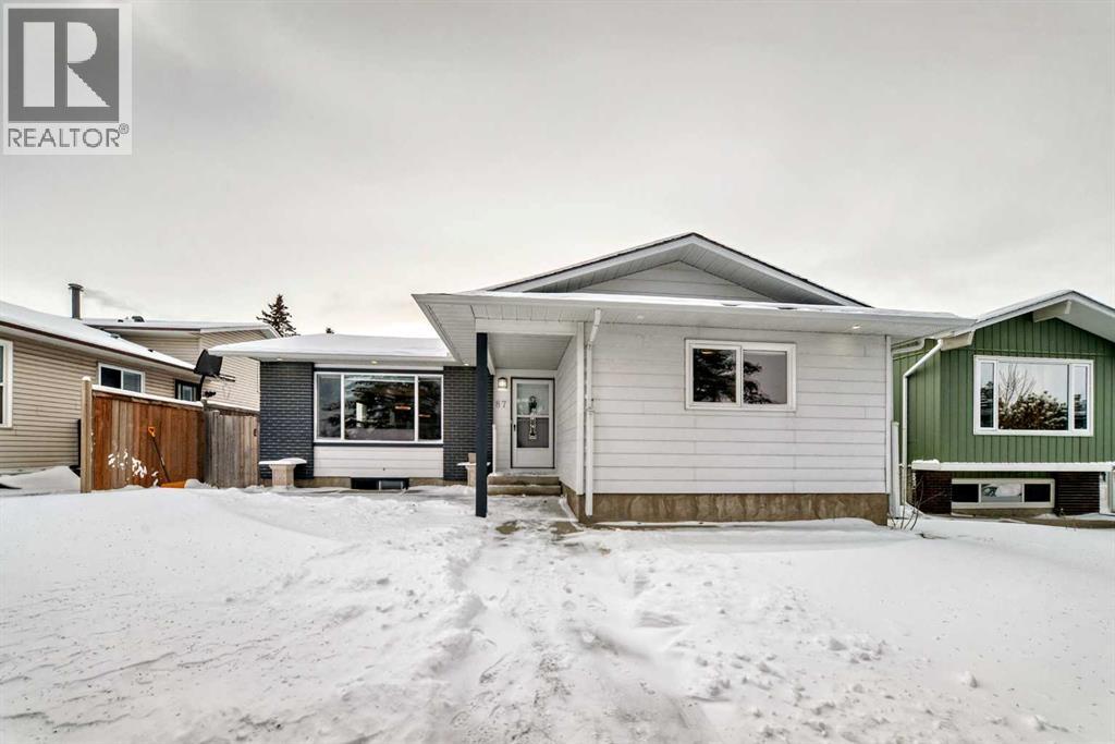 MLS® listing #29148414 for sale located at 87 Rundleson Way NE
