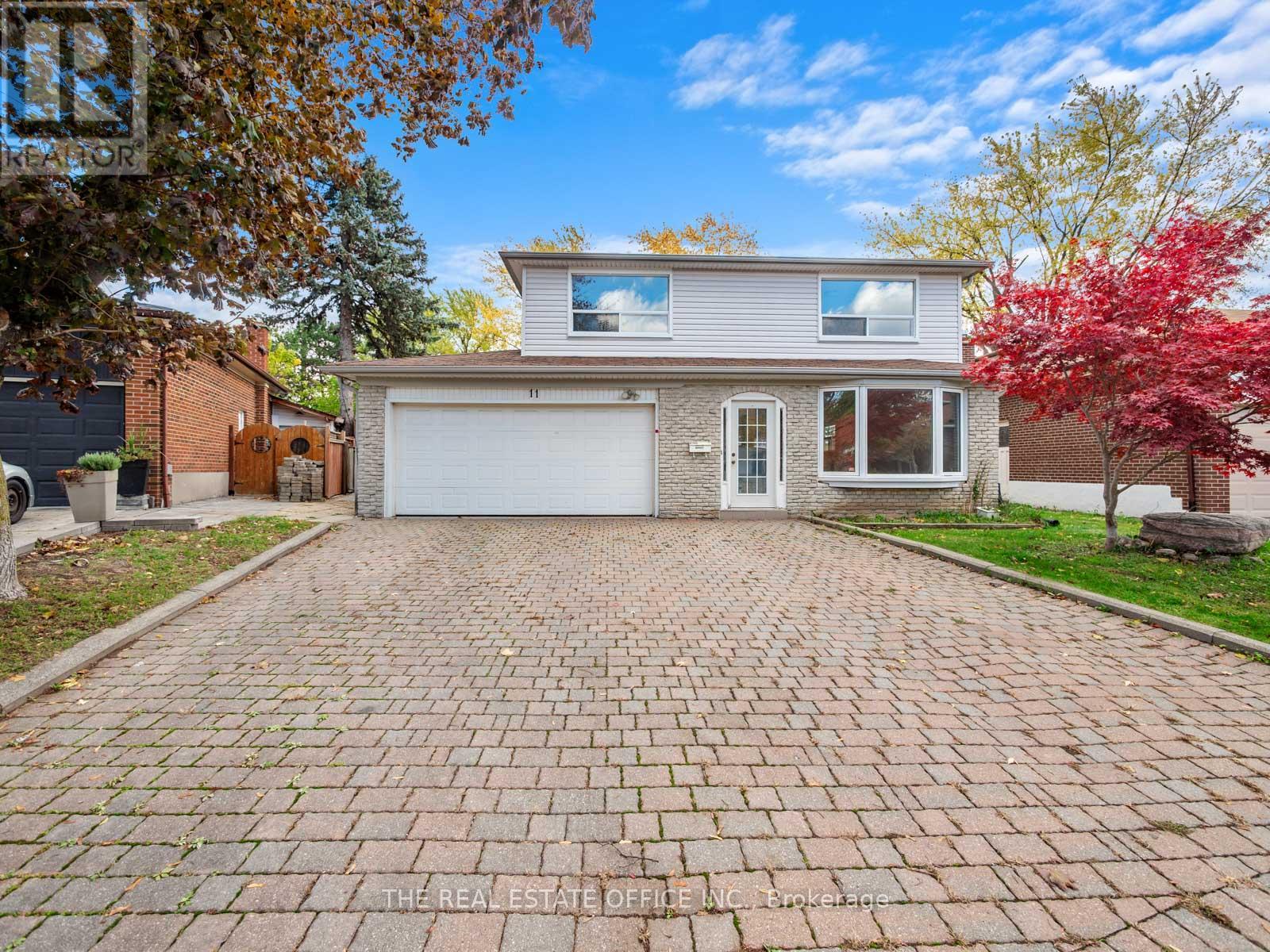 MLS® listing #29148612 for sale located at 11 DUNSDALE SQUARE