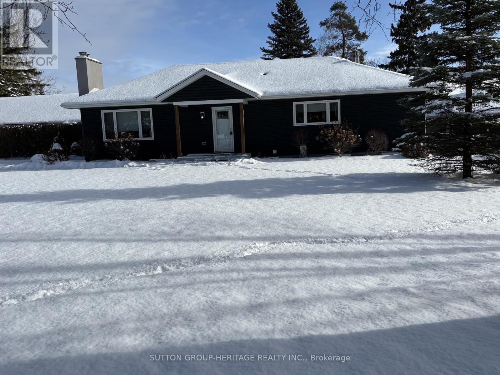 MLS® listing #29148614 for sale located at 230 BEECH STREET