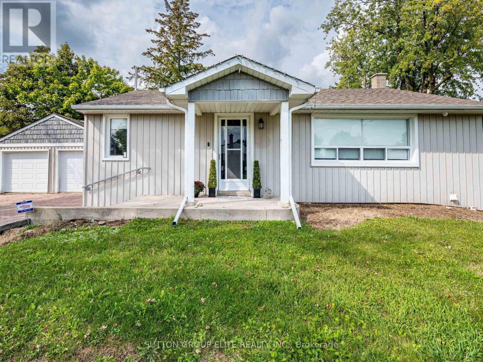 MLS® listing #29149316 for sale located at 107 MARTHA STREET W