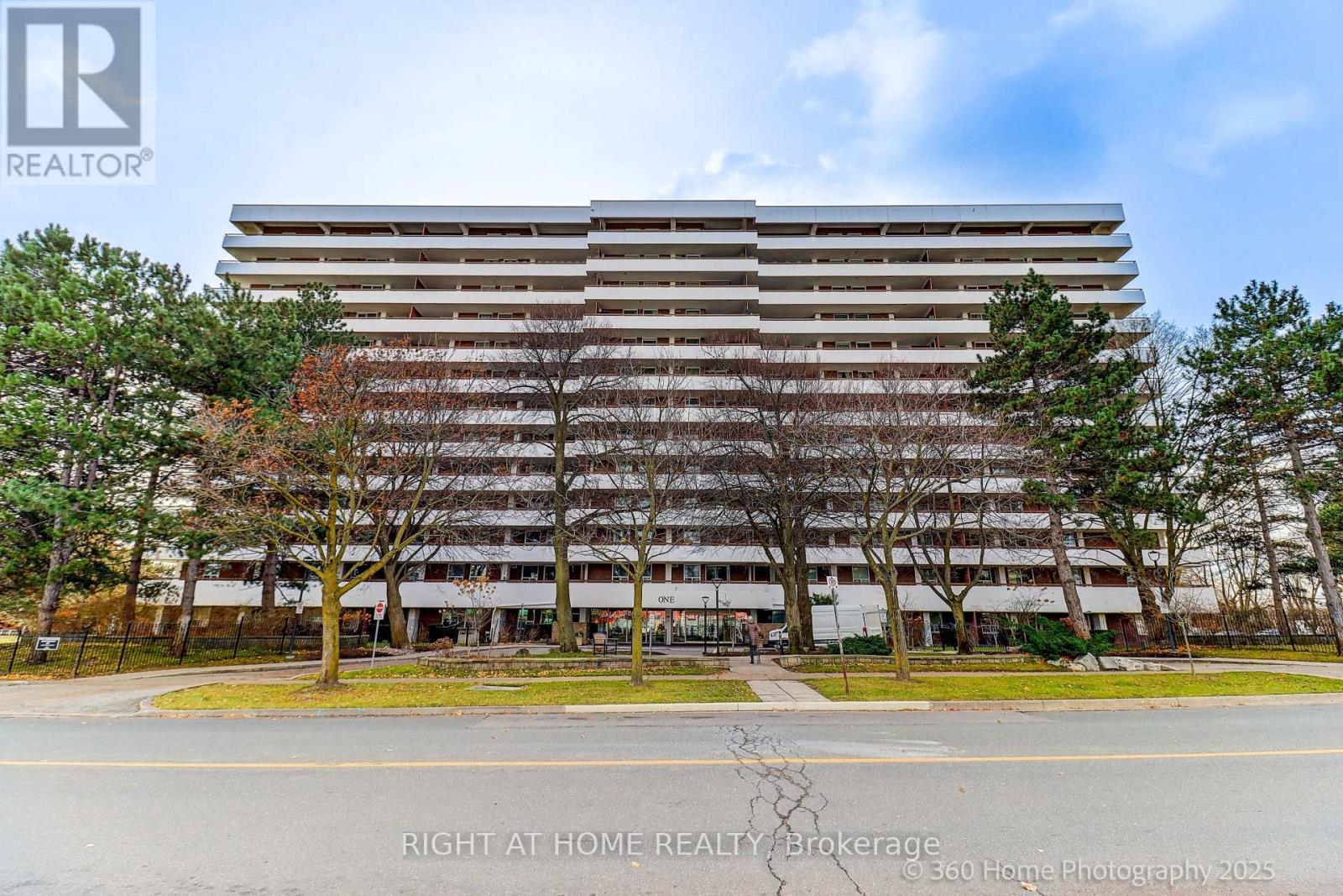 MLS® listing #29150031 for sale located at 1107 - 1 ROYAL ORCHARD BOULEVARD