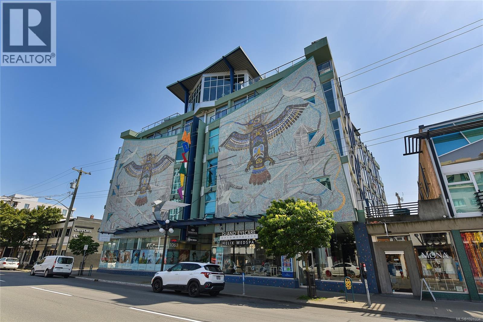 MLS® listing #29150353 for sale located at 513 1061 Fort St