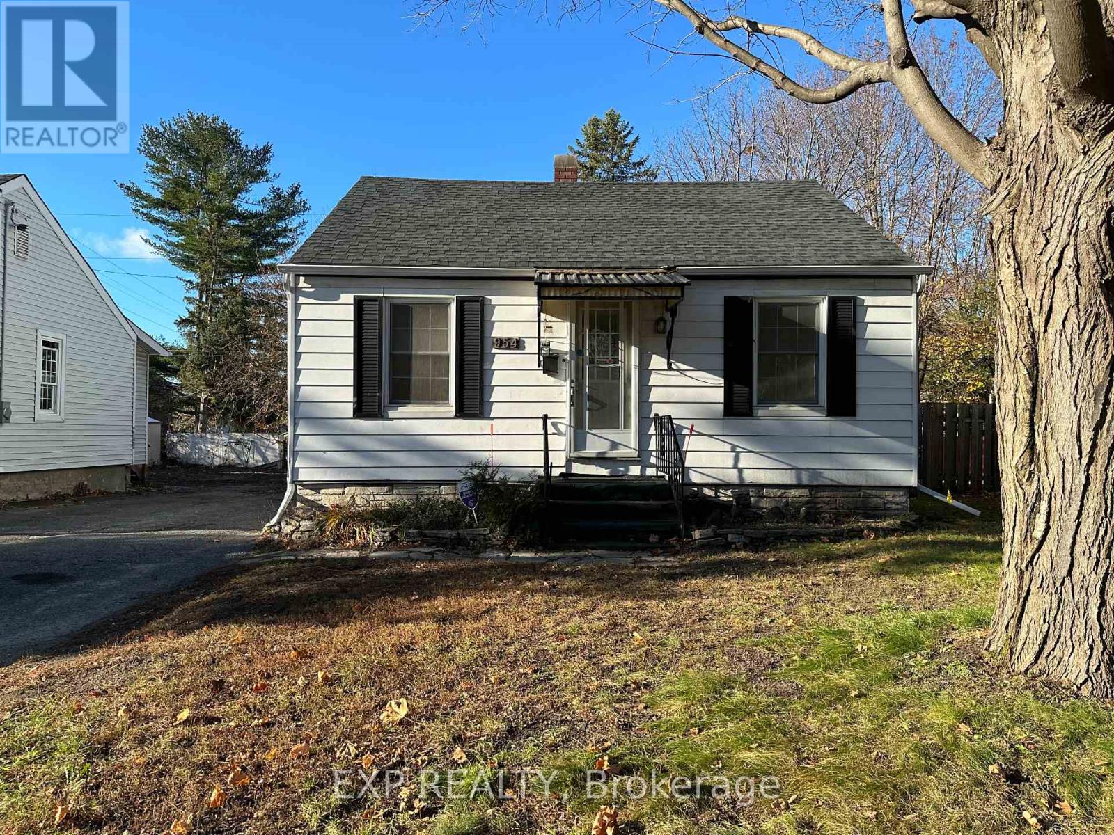 MLS® listing #29150997 for sale located at 954 FISHER AVENUE