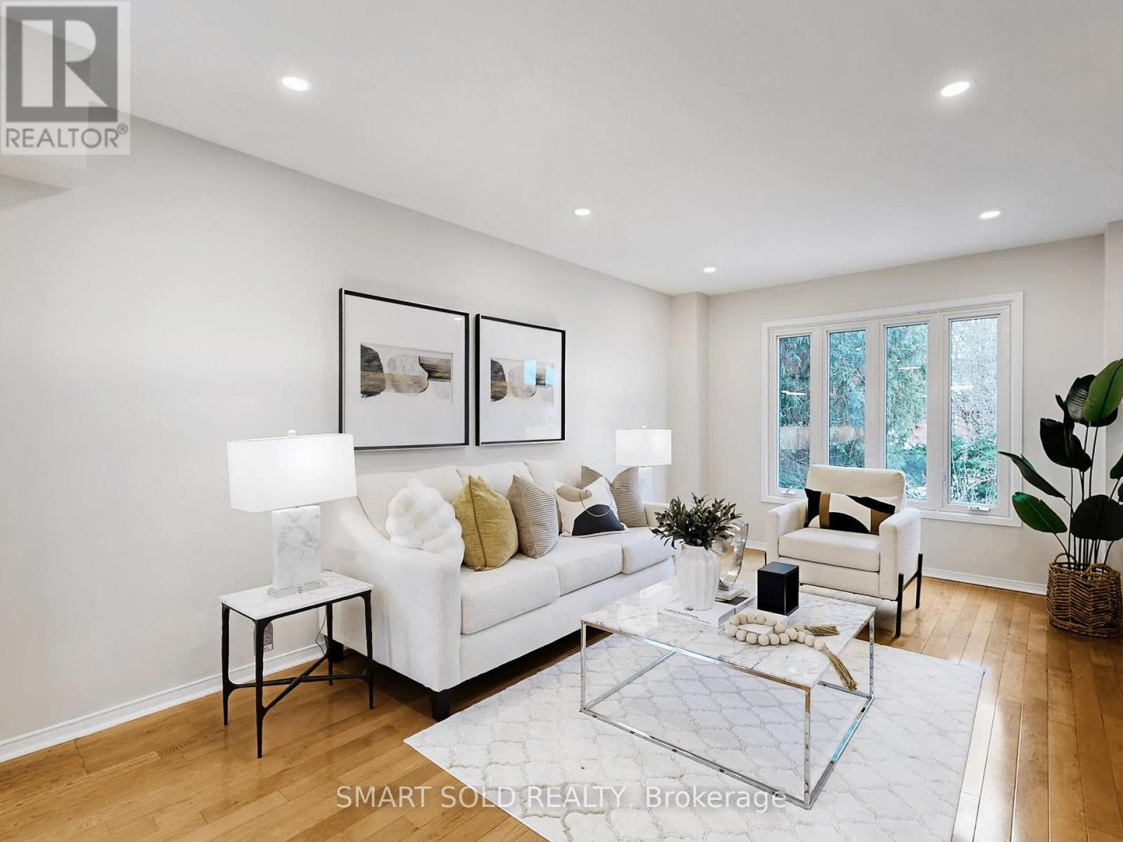 MLS® listing #29153927 for sale located at 44 CASTLERIDGE DRIVE