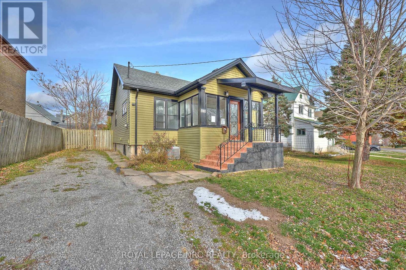 MLS® listing #29154135 for sale located at 4639 EASTWOOD CRESCENT