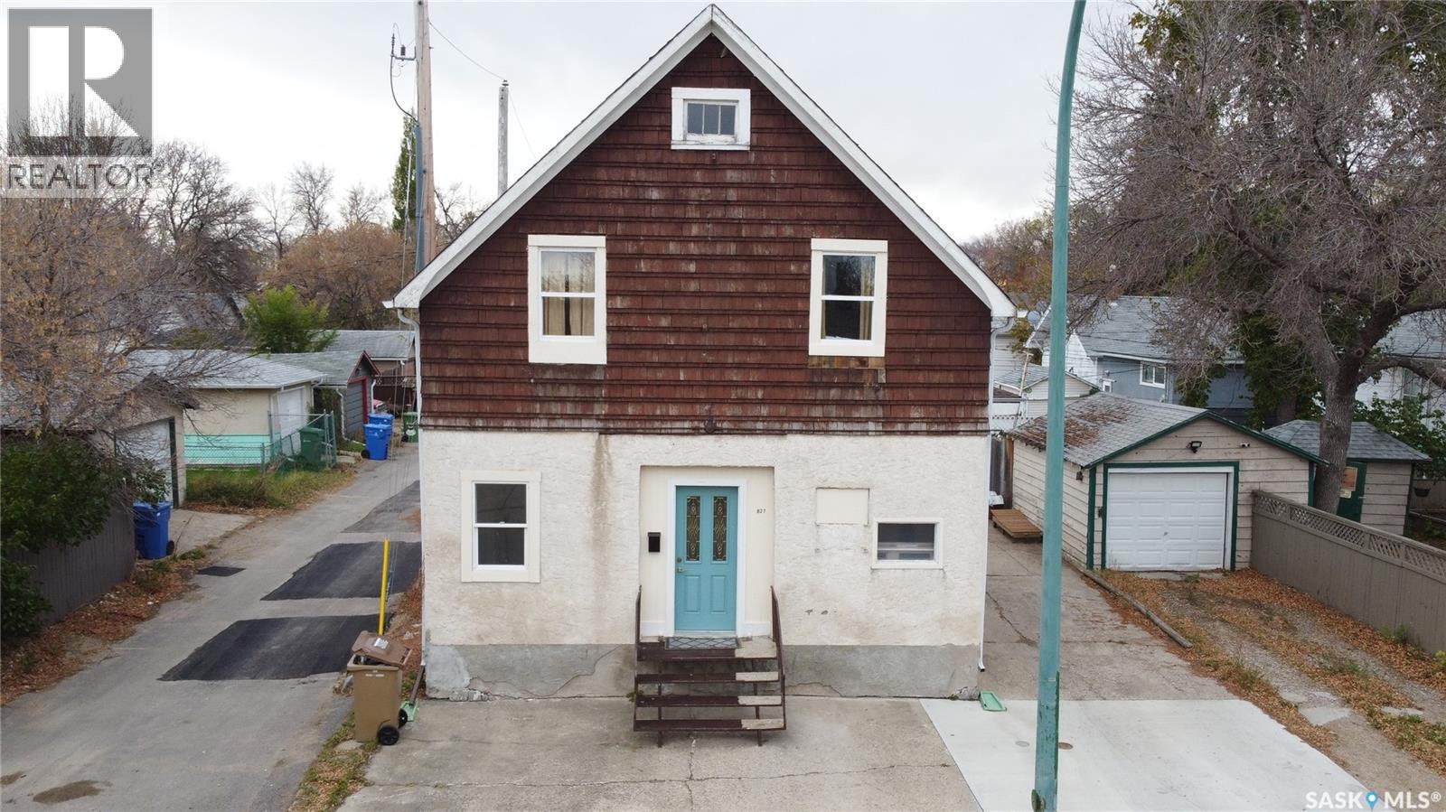 MLS® listing #29157892 for sale located at 827 15TH AVENUE