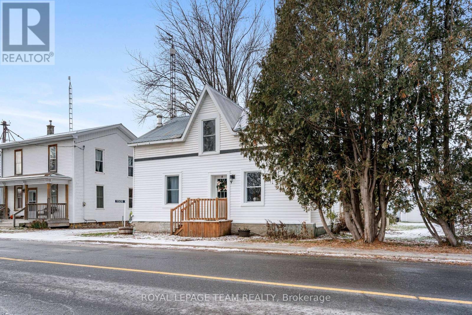 MLS® listing #29158073 for sale located at 11509 QUEEN STREET