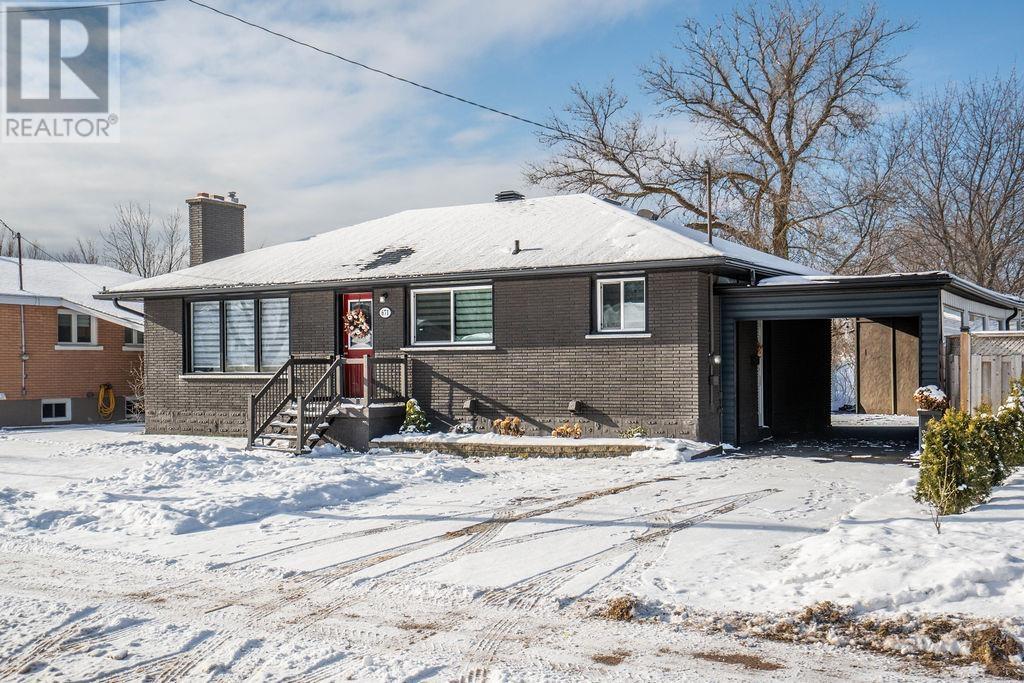 MLS® listing #29158547 for sale located at 671 North ST