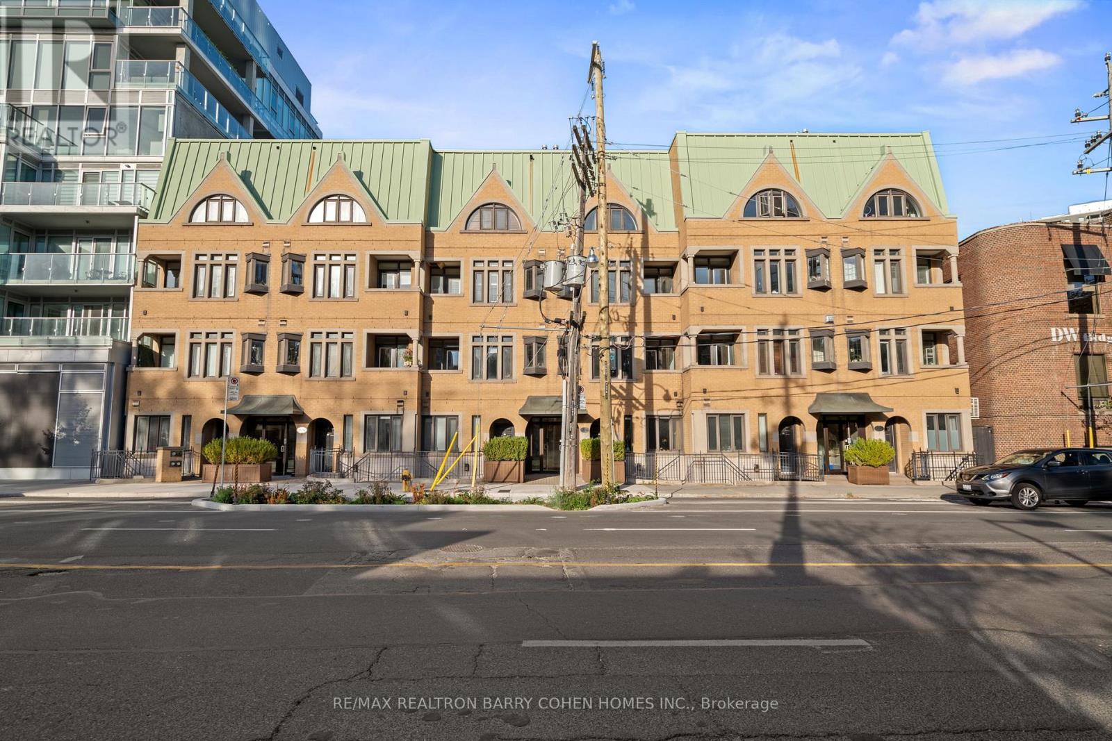 MLS® listing #29159680 for sale located at 201 - 336 DAVENPORT ROAD