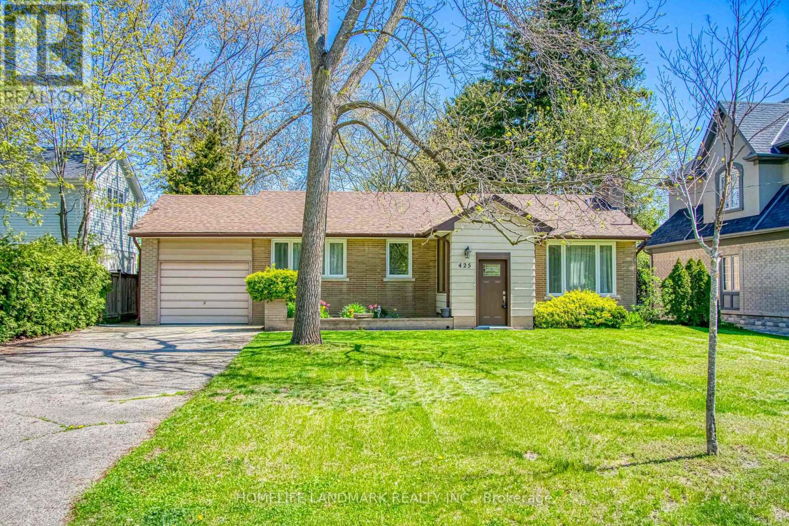 MLS® listing #29161419 for sale located at 425 MAPLE GROVE DRIVE