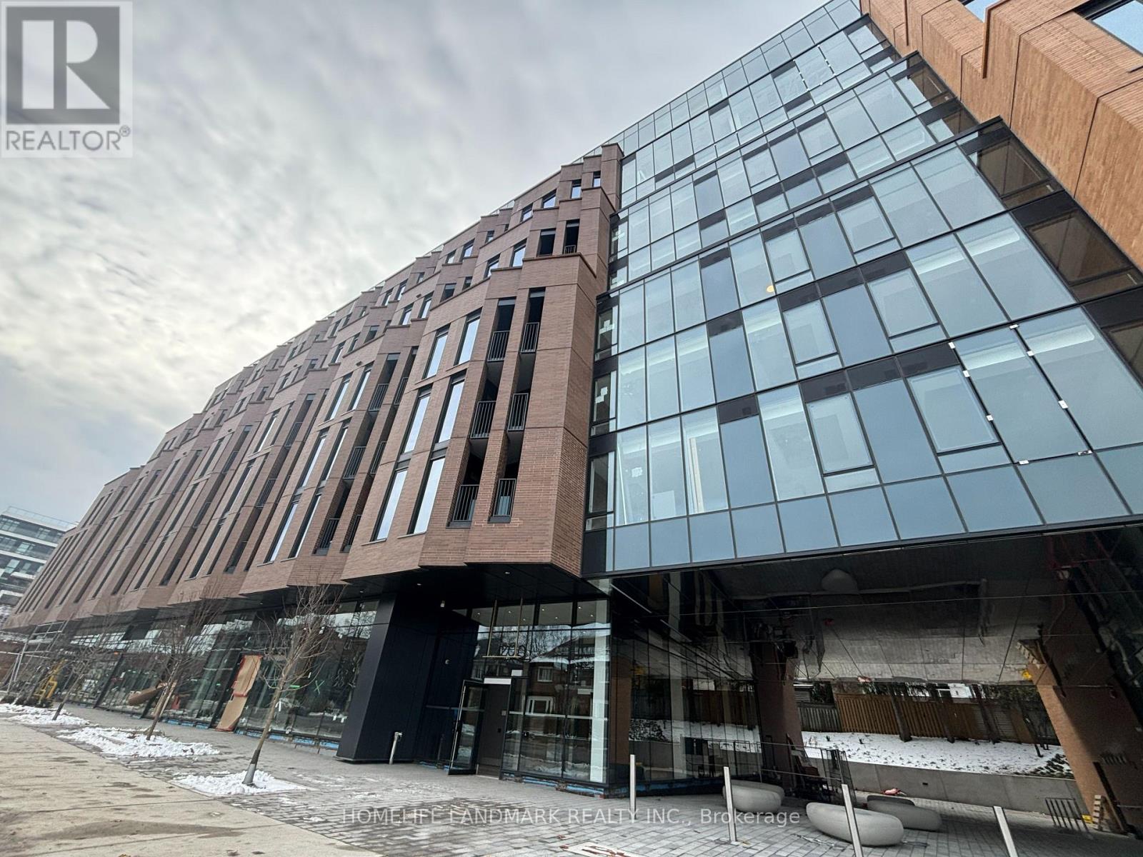 MLS® listing #29161442 for sale located at 714 - 1720 BAYVIEW AVENUE