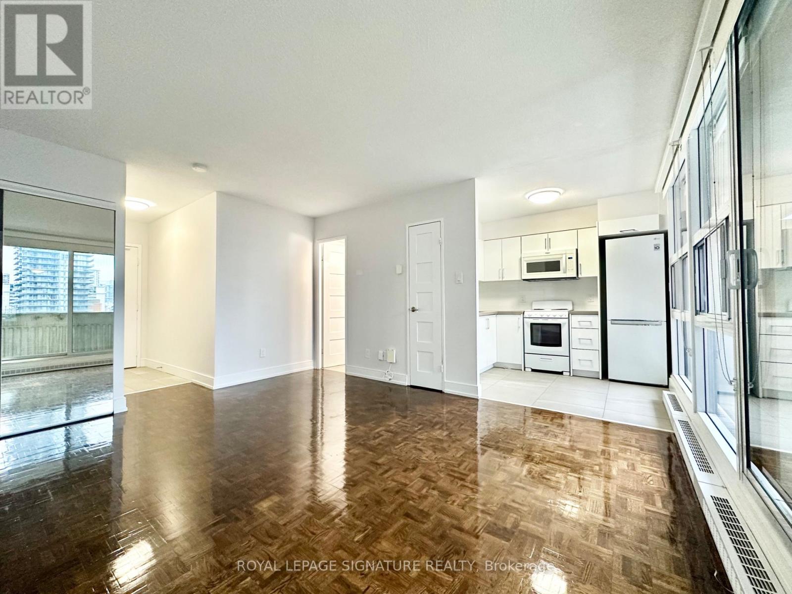 MLS® listing #29162264 for sale located at 701 - 33 ISABELLA STREET