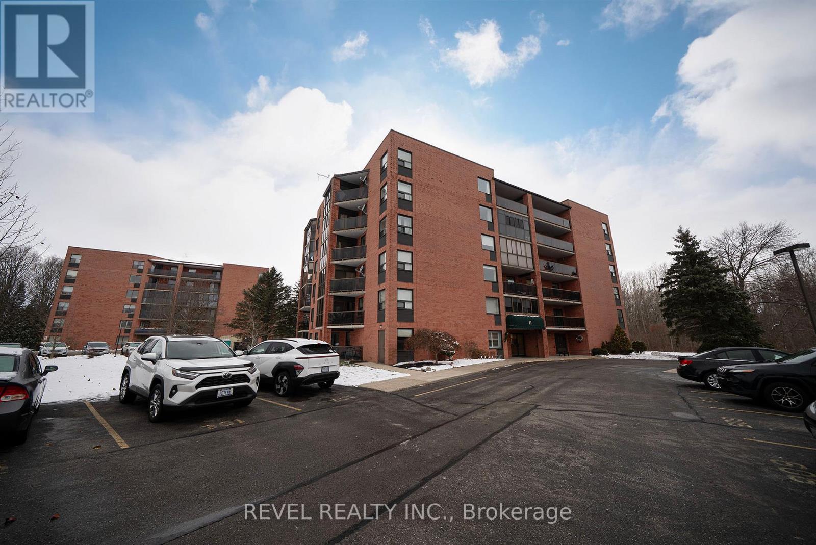 MLS® listing #29162461 for sale located at 501 - 11 MILL POND COURT