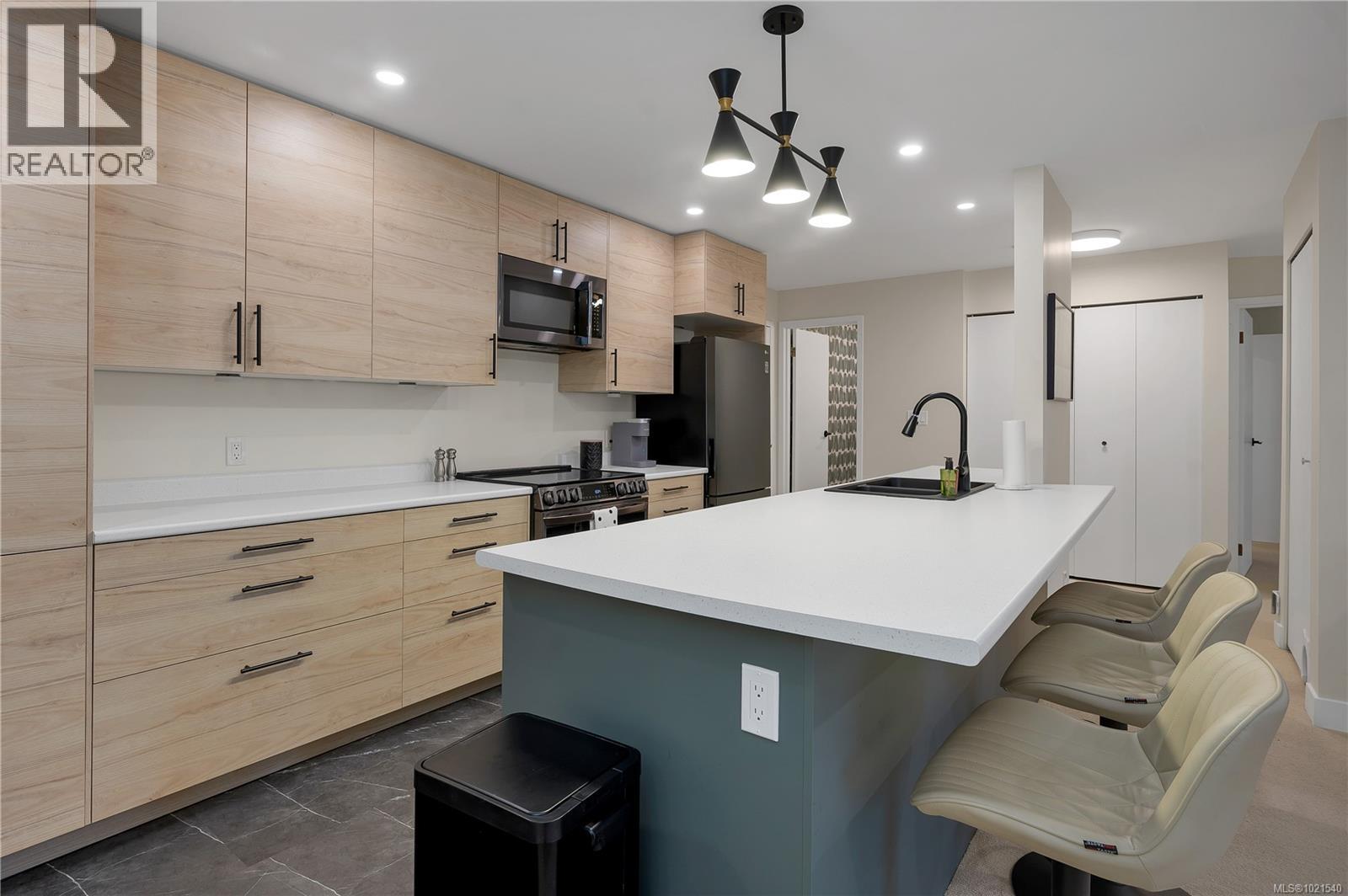 MLS® listing #29162478 for sale located at 305 585 Dogwood St S