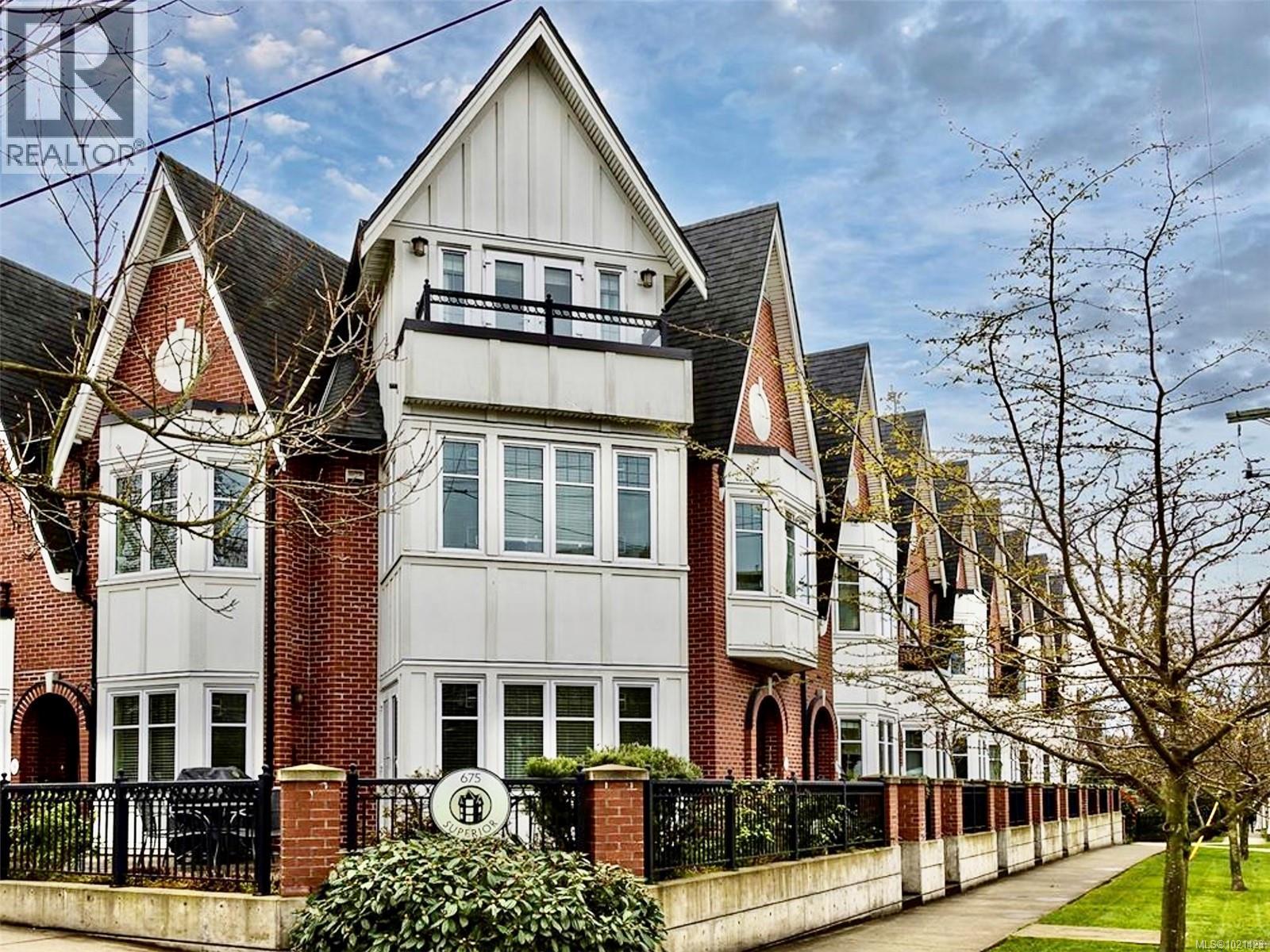 MLS® listing #29162694 for sale located at 8 675 Superior St