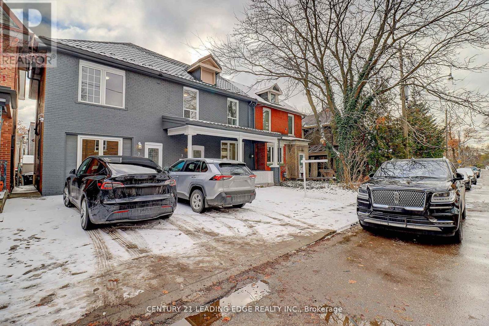 MLS® listing #29163075 for sale located at 7 ELLSWORTH AVENUE