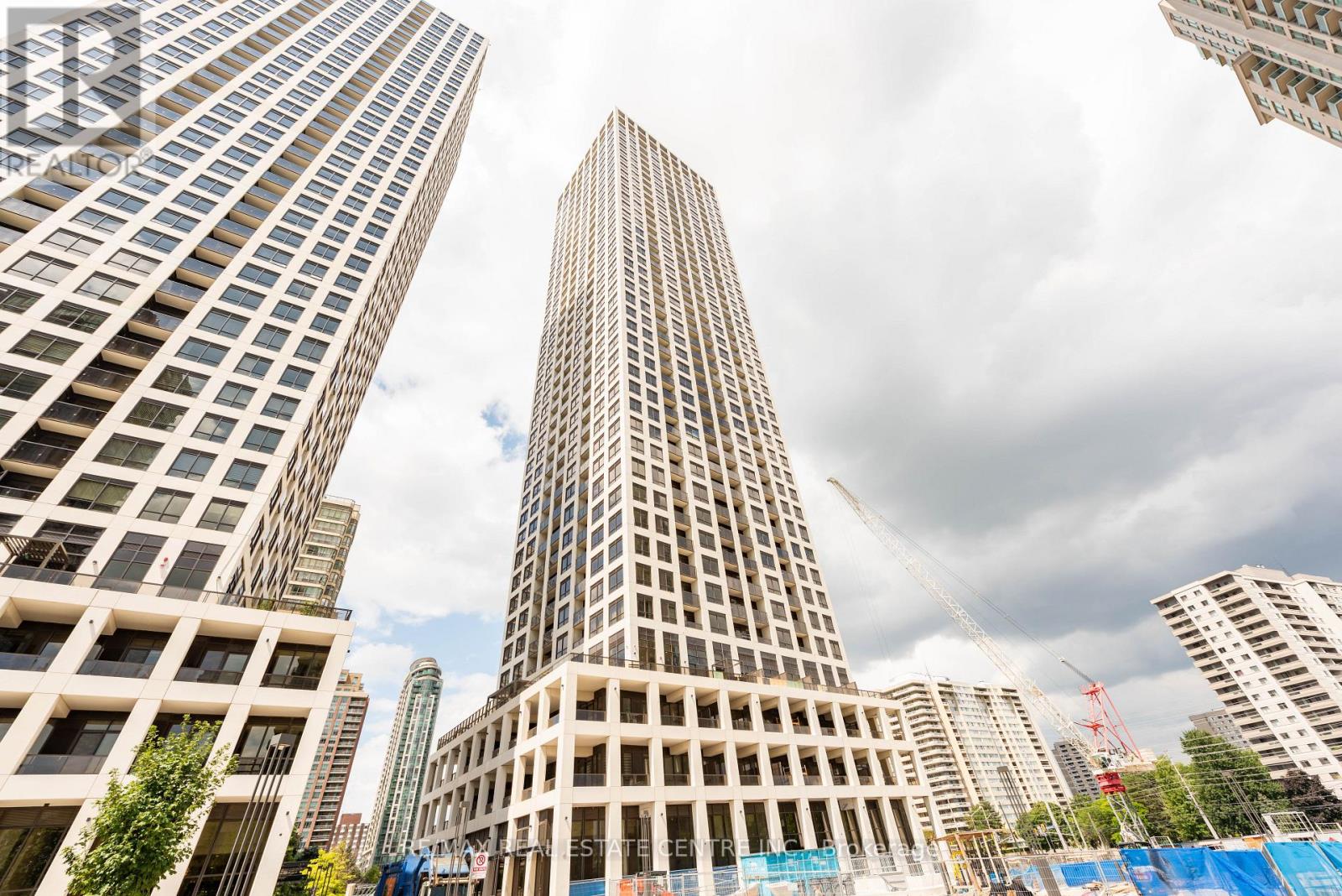 MLS® listing #29165118 for sale located at 206 - 30 ELM DRIVE W