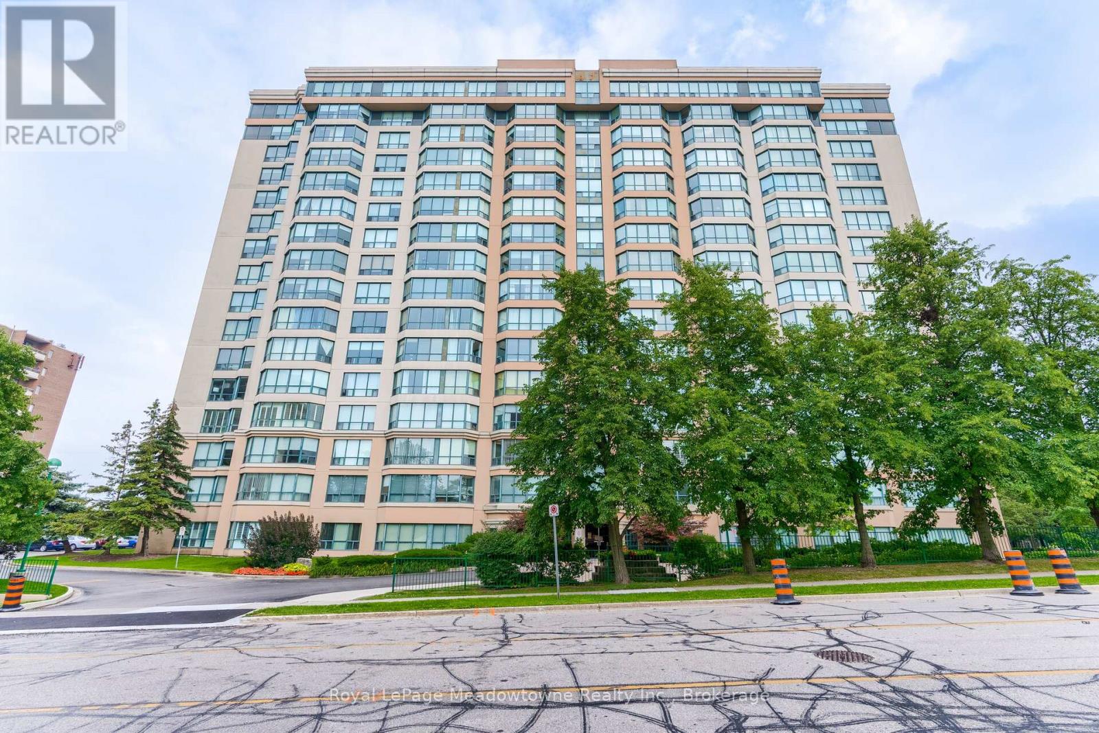 MLS® listing #29165415 for sale located at 1003 - 100 MILLSIDE DRIVE