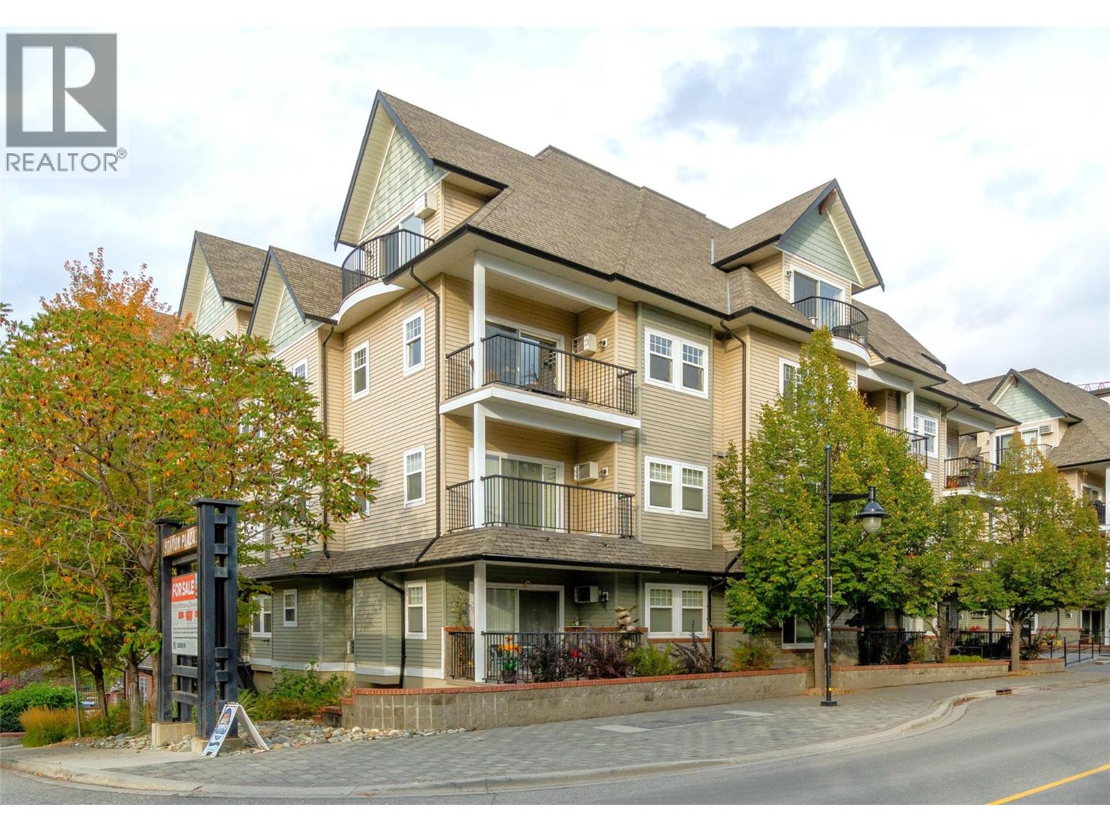 MLS® listing #29166362 for sale located at 550 LORNE Street Unit# 311