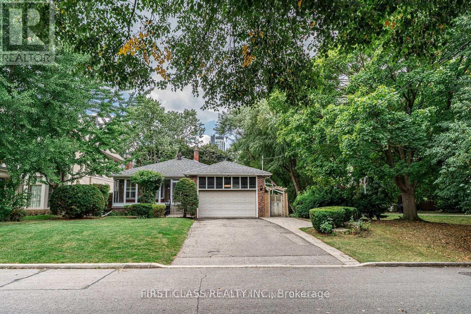 MLS® listing #29169532 for sale located at UPPER - 81 HILLCREST AVENUE