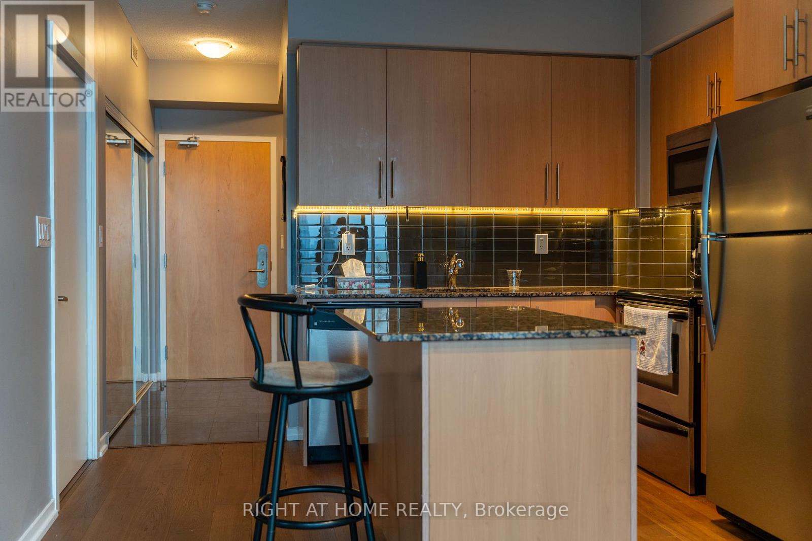 MLS® listing #29170003 for sale located at 3703 - 55 BREMNER BOULEVARD