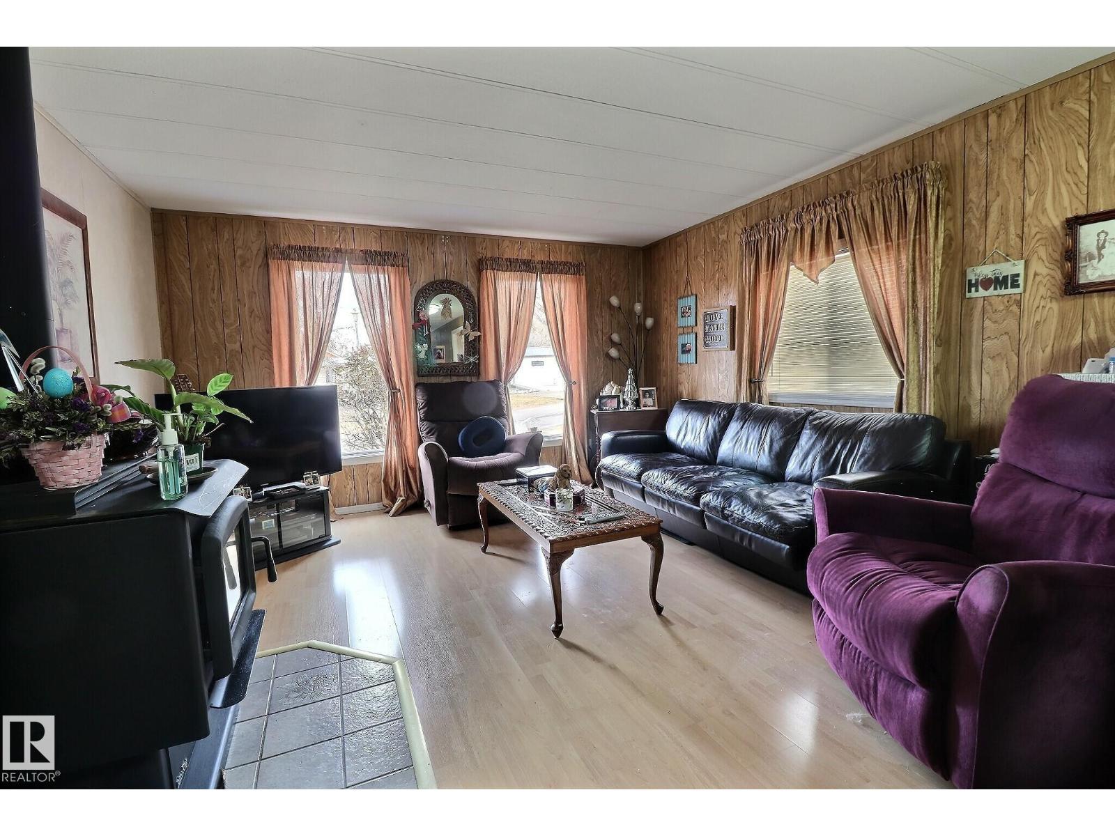 MLS® listing #29172364 for sale located at 290 Juniper CR NW