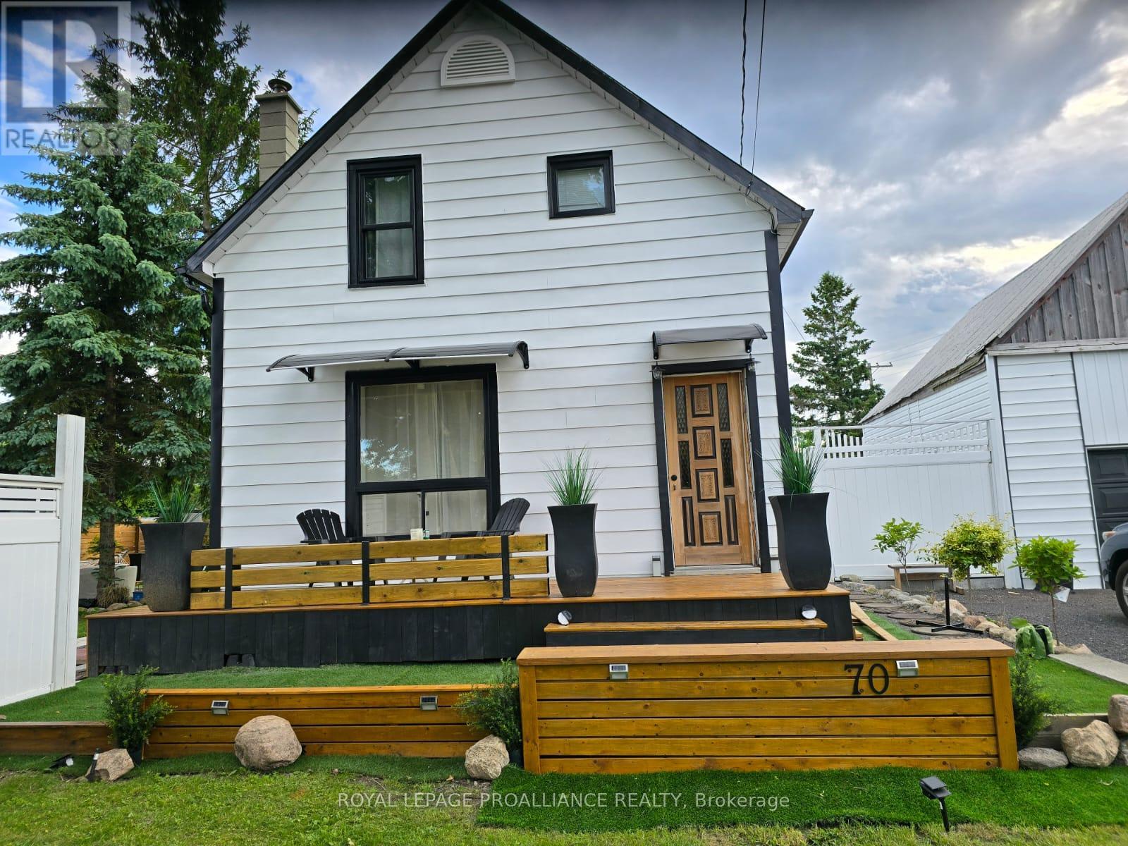 MLS® listing #29172554 for sale located at 70 BELLEVILLE STREET