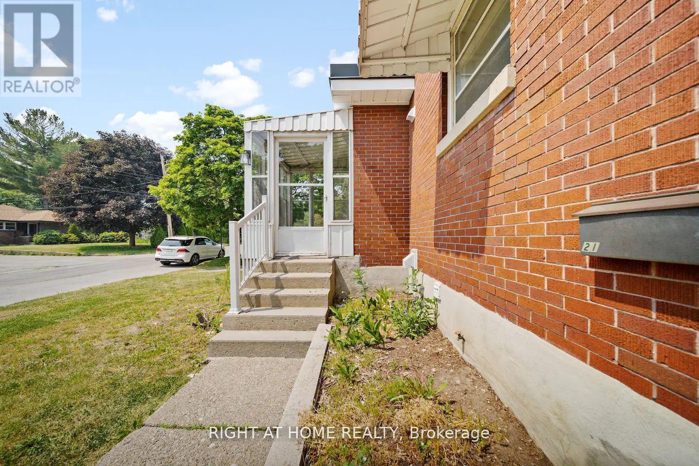 MLS® listing #29173342 for sale located at MAIN FLOOR - 21 THOMSON STREET