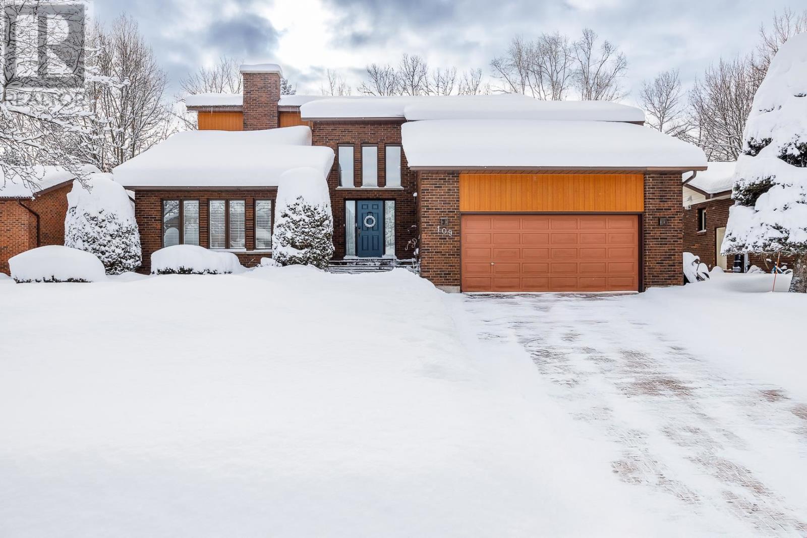 MLS® listing #29173634 for sale located at 109 Greenview Lane